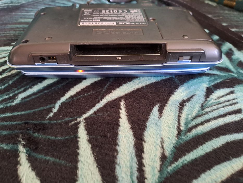 Nintendo  DS NTR 001 z ładowarką sprawne