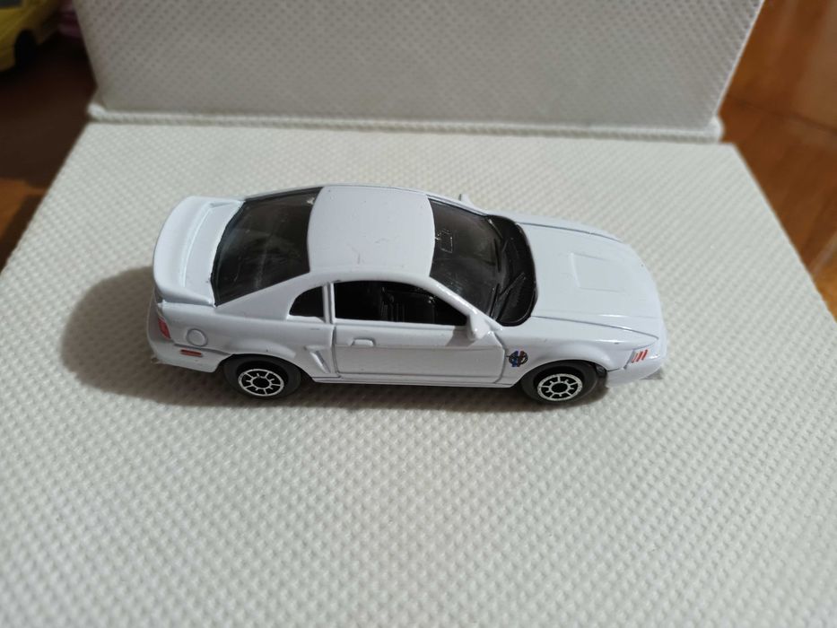 Mimiaturas 1/64 Welly CM2