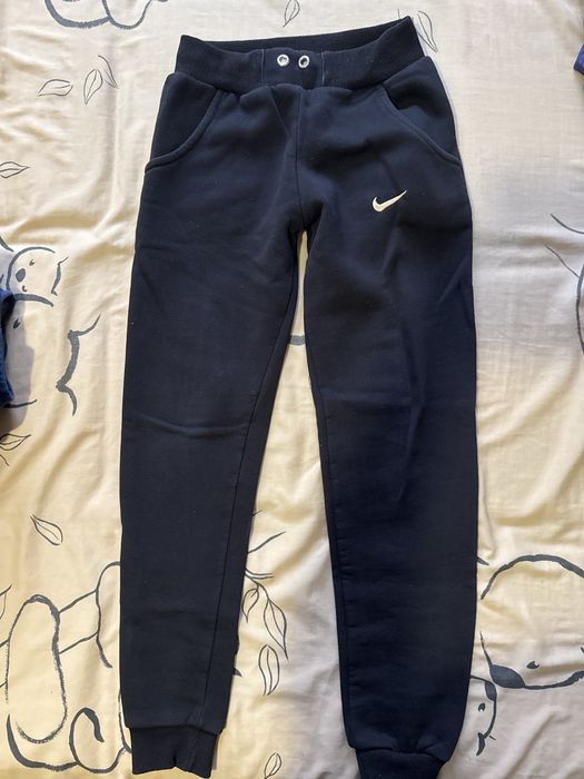 Spodnie dresowe nike  r. 158/164  unixs dla dziewczyn i chłopców
