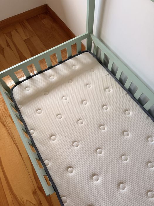Cama de crianca raramente usada