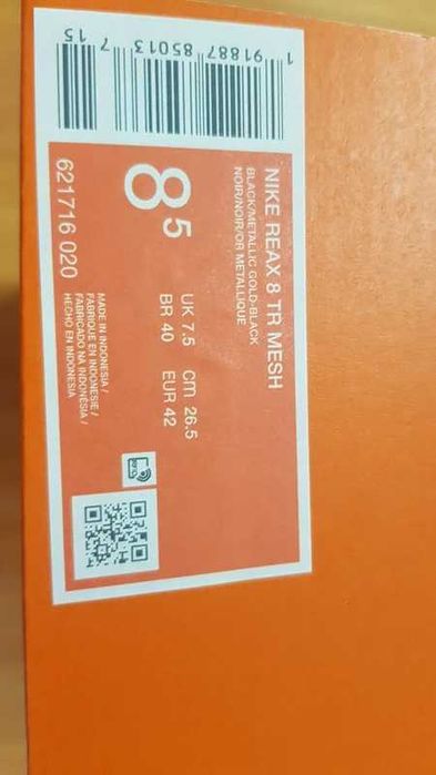 Buty  Nike Reax 8 TR Mesh Black/Metallic Gold – 42