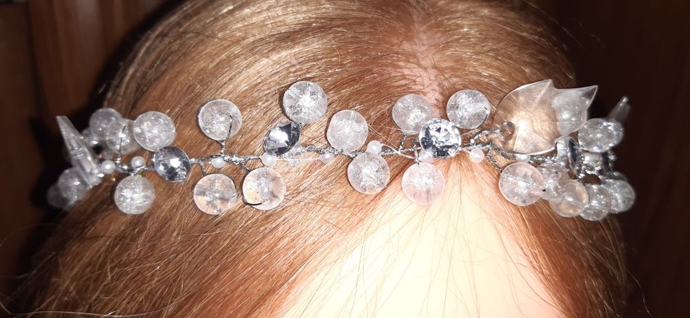 Wianek komunijny krysztalowy z diamencikami