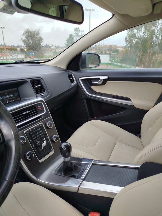 Volvo V60 Momentum 2.0 
1984 cilindrada

302.000 km, com a