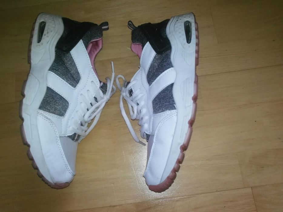 Buty sportowe adidasy do biegania rozmiar 38/ 39 kupione w daichman