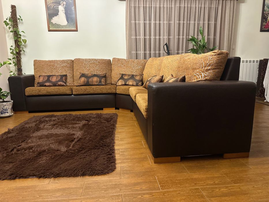 Sofá grande de canto .