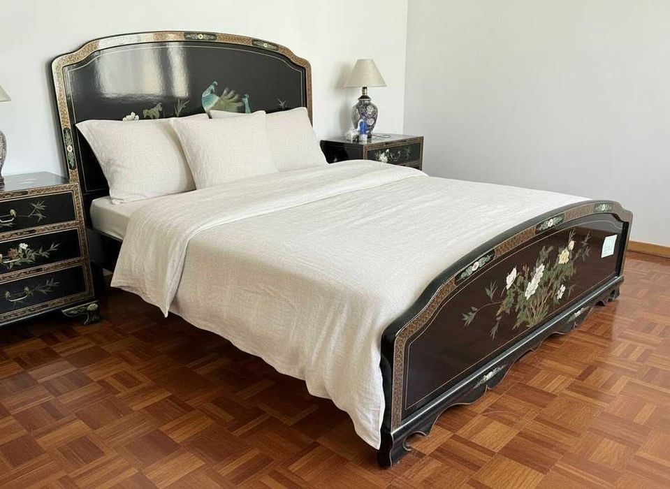 Cama Chinesa Lacada - Casal (Mesas de cabeceira incluidas)