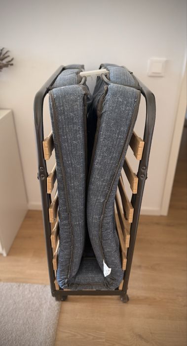 Cama desdobrável como nova!