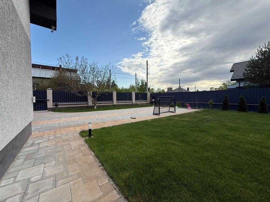 Двоповерховий Будинок З Ремонтом ТА Меблями, 10 КМ Від ЦЕНТРУ МІСТА