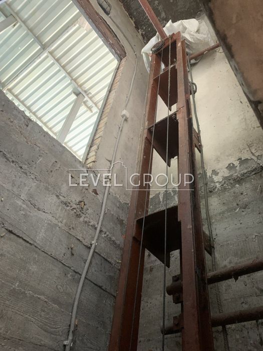 Окрема будівля (ОСЗ) з ділянкою 21 сотка та складом. Куренівка