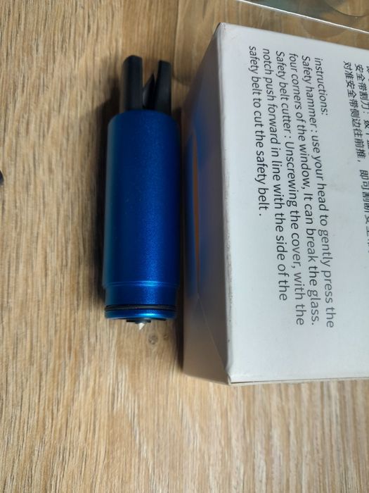 młotek bezpieczeńtwa awaryjny wybijak do szyb i przecinak do pasów 2w1