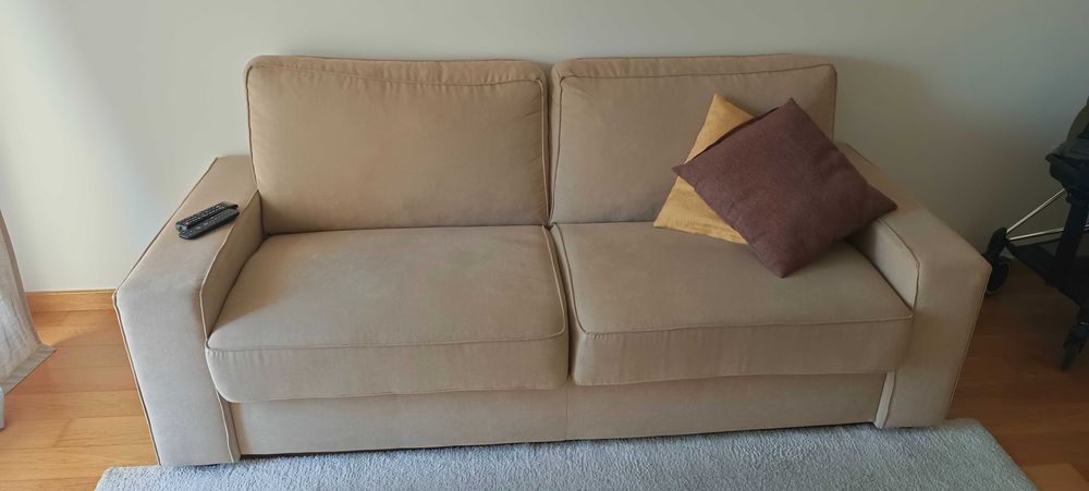 Sofa bege - GATO PRETO