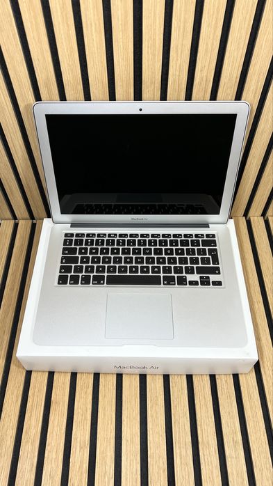 Продам MacBook Air 13” (2017)