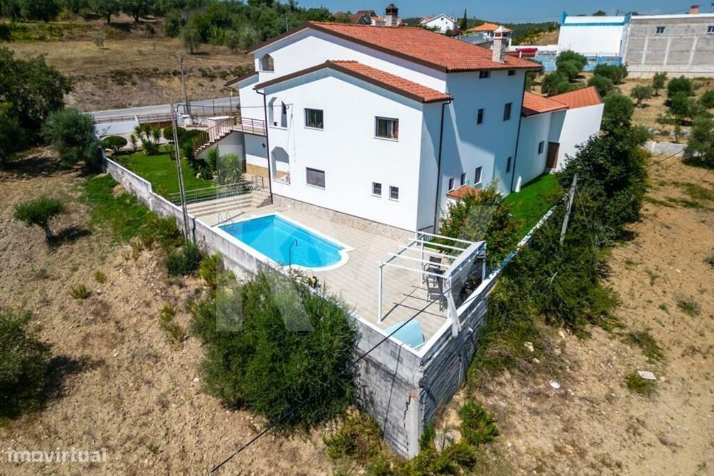 Moradia isolada Tipologia T3 com piscina em Fonte da Relva (Soure)