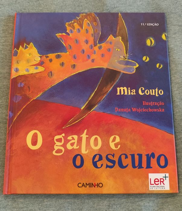 Livro infantil "O gato e o escuro" de Mia Couto.