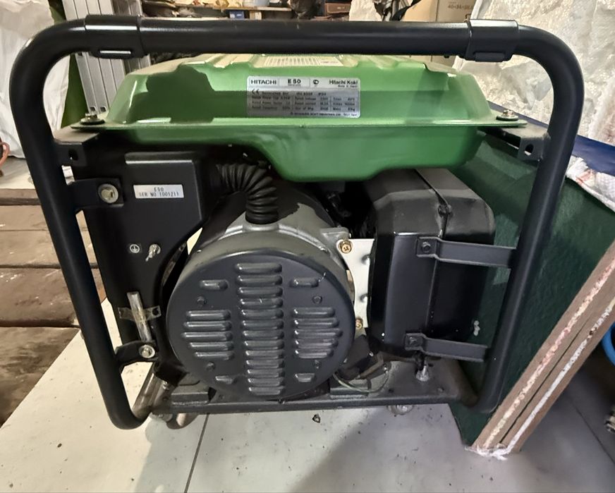 Продам генератор бензиновий Hitachi E50