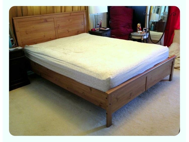 Łóżko Ikea ze stelażem, szufladą i materacem.TRANSPORT