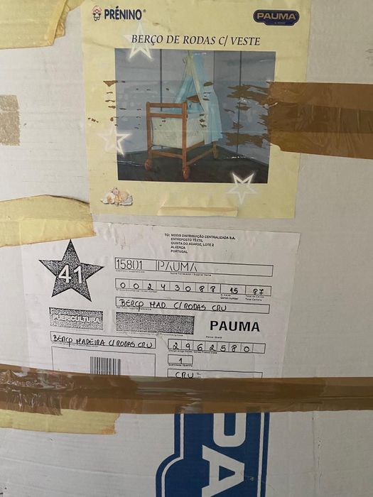 Berço de rodas com veste para bebé