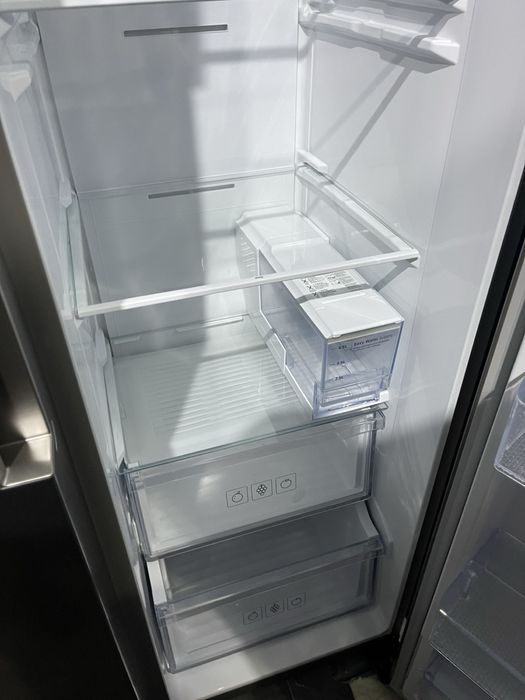 Холодильник Samsung