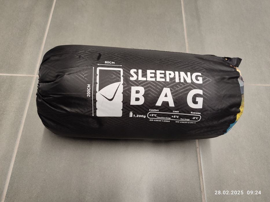 Nowy czarny śpiwór podróżny