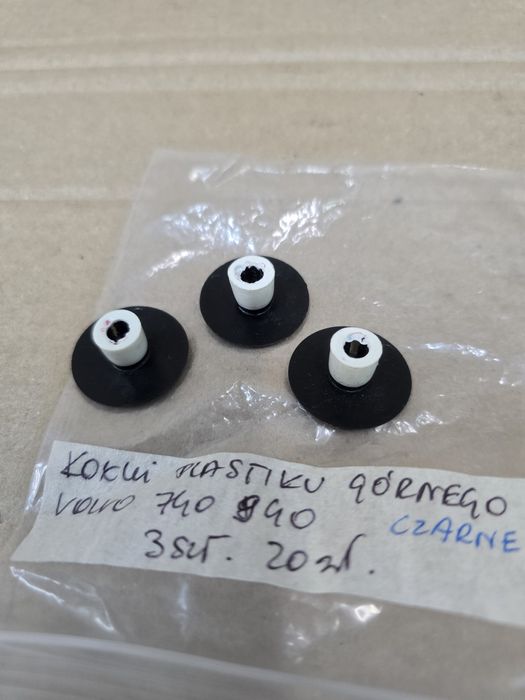 Kołki Spinki plastiku górnego bagażnika volvo 740, 940 CZARNE