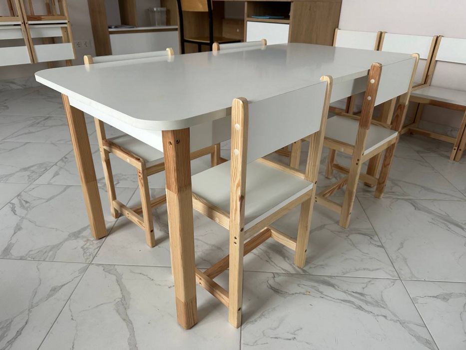 Продам дитячі столи та стільці