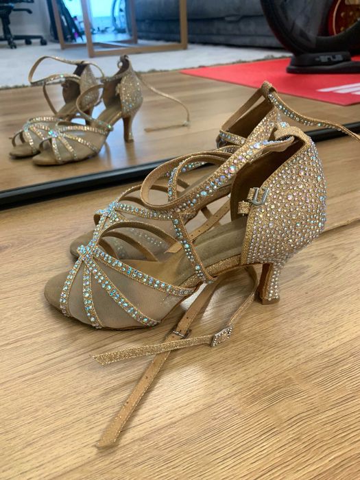 Туфлі для бачати/сальси