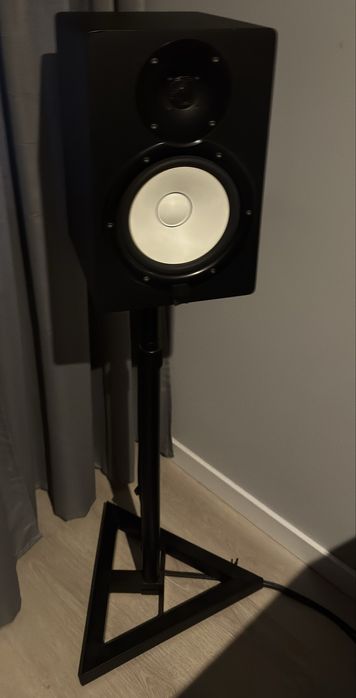 KIt Yamaha HS8 (Oferta de placa de som Focusrite + Suportes + Cabos)