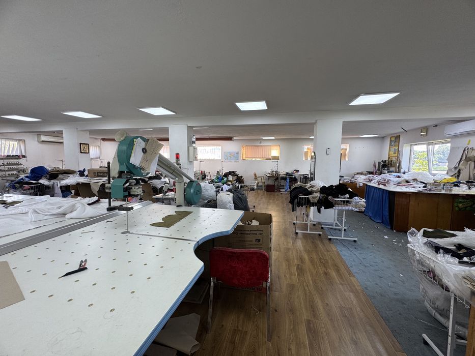 Комерційне приміщення, 585 м.кв, з ділянкою 0.14 га.