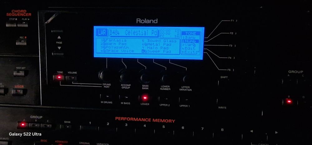 Keyboard Roland G-800 top