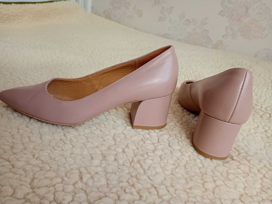 Piekne czółenka Ryłko w kolorze spopielałego różu -36/ 23,3 cm- bdb !!