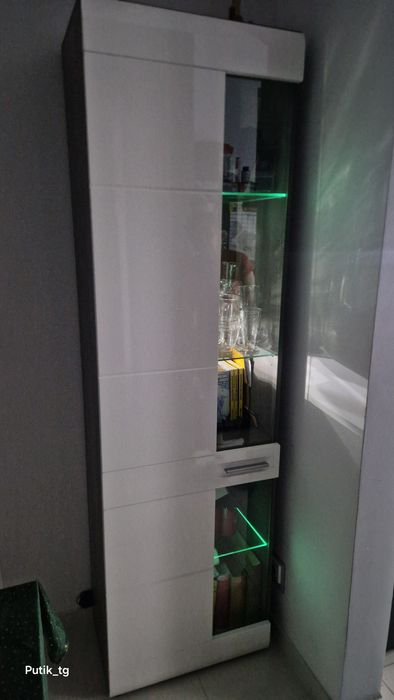 Witryna brw LED podświetlana  kolor biały i dąb