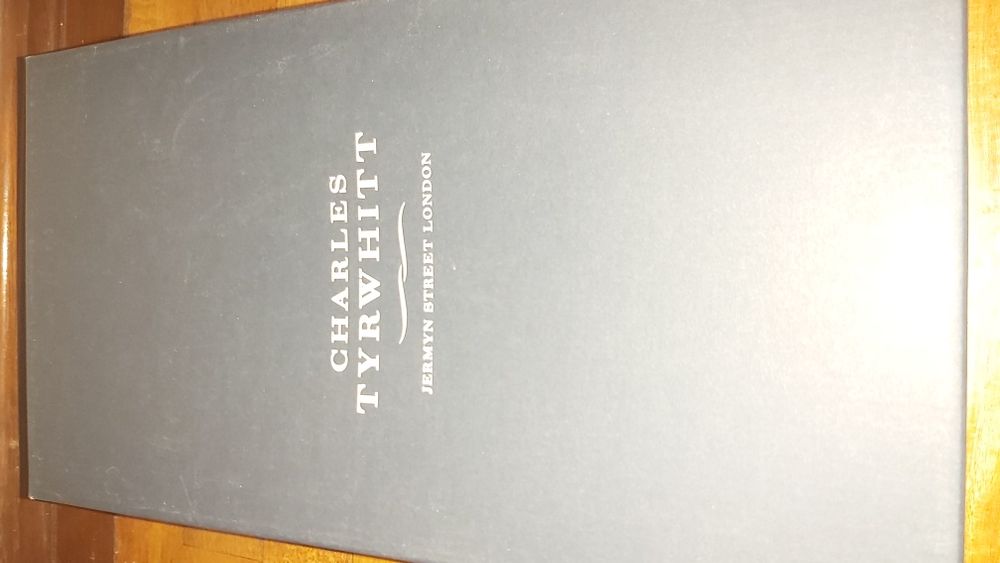 Sapatos  novos de marca originais