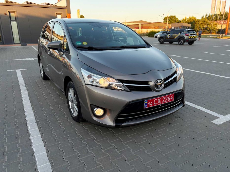 Toyota Verso 2014 року, 1.6 дизель 82 кВт, на гарній комплектації!