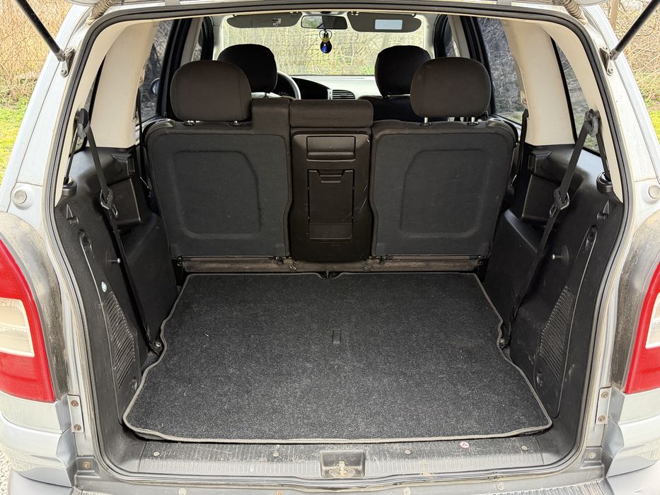 Opel Zafira 2004 рік 1,6 бенз 7 - місна