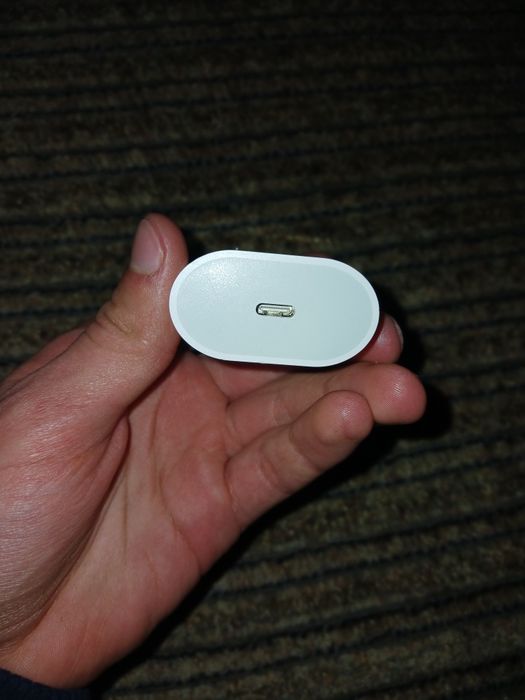 Быстрая зарядка на айфон 20W в отличном состоянии
