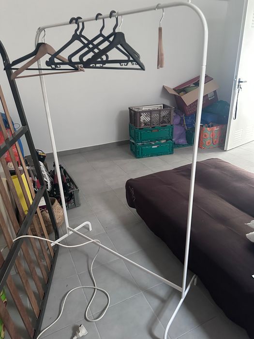 Roupeiro Aberto / Cabideiro Branco