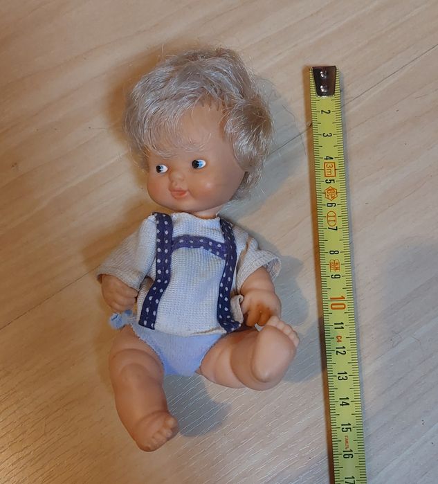 Boneca antiga de brincar