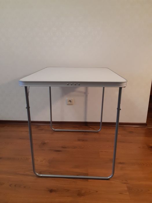 Продам столик раскладной. Удобный для быта, природы или торговли.