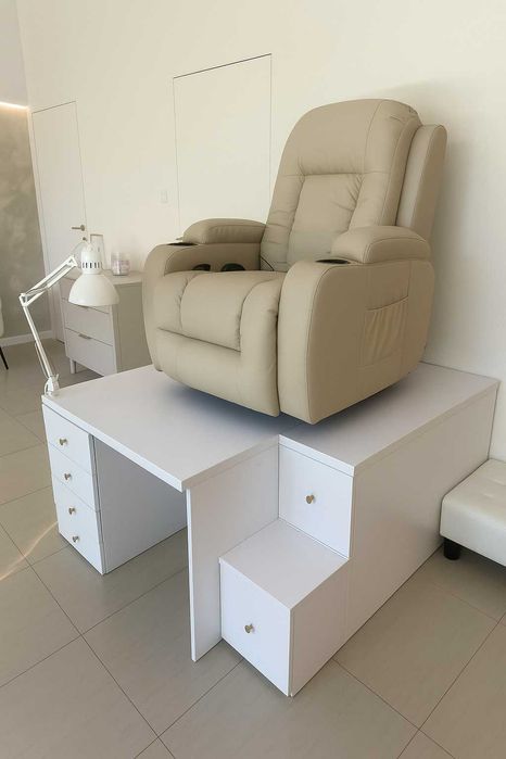 Podest do pedicure z miejscem na nogi NOWY WODOODPORNY  na wymiar