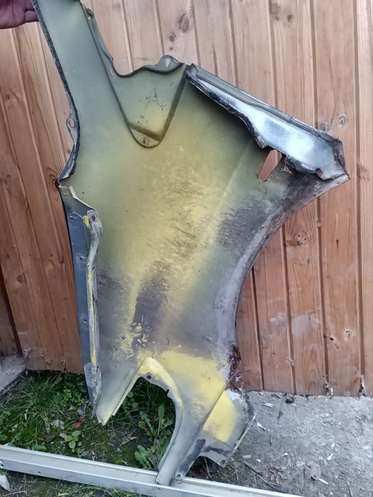 Крило переднє праве