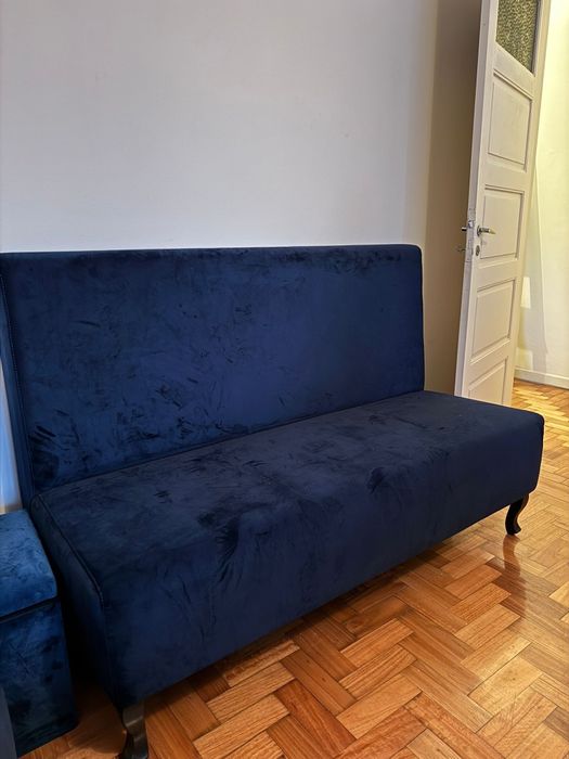 Sofá azul petróleo de veludo