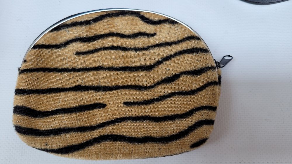 Modna kosmetyczka w tygrysie paski - animal print