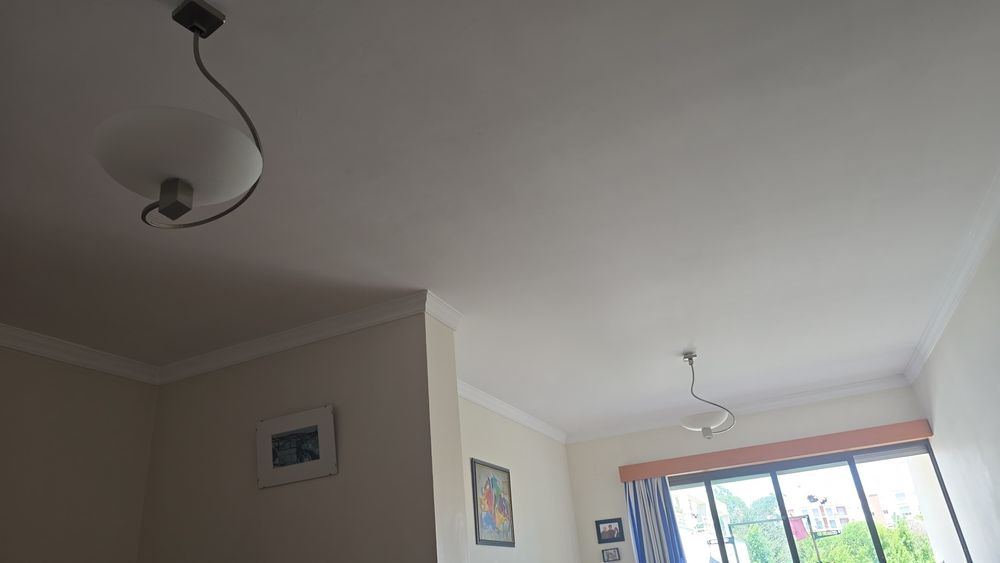 Dois Candeeiros em bom estado