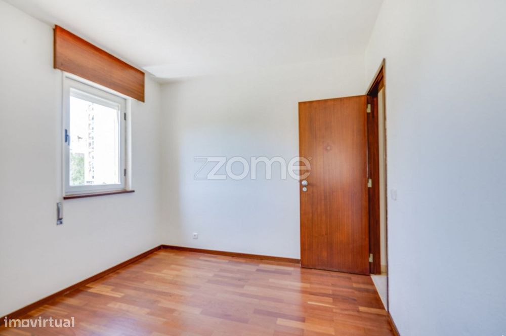 Apartamento T2 com Garagem para Arrendamento - Metro do Campo Grande
