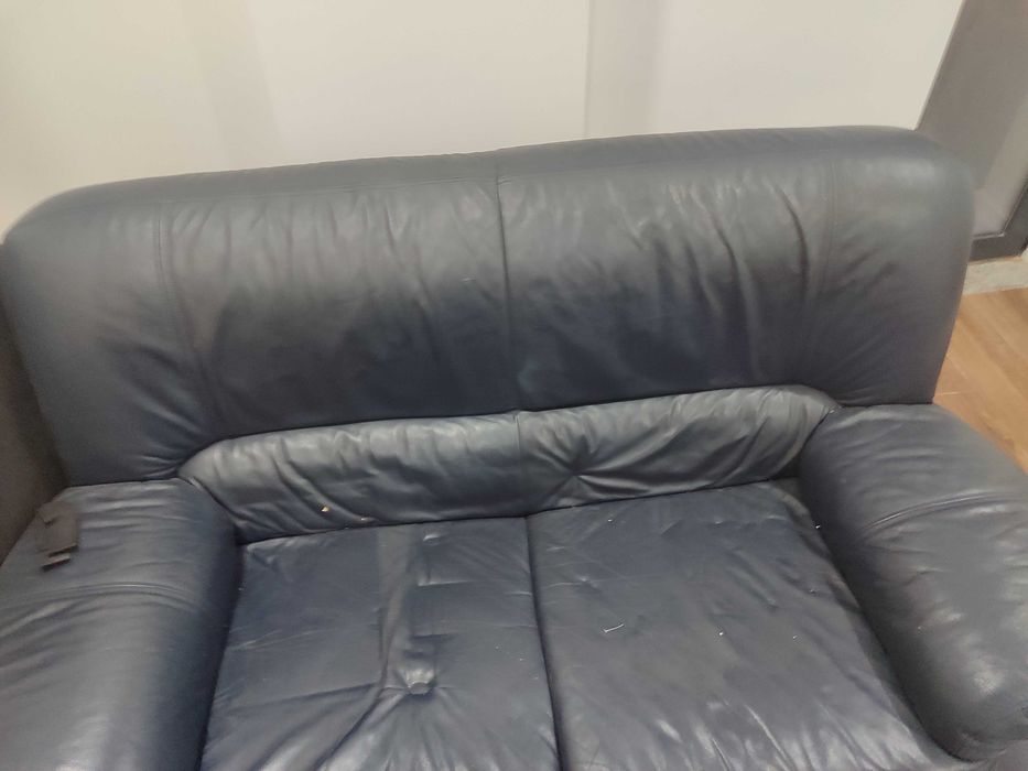 2 sofás em cabedal usados mas em bom estado