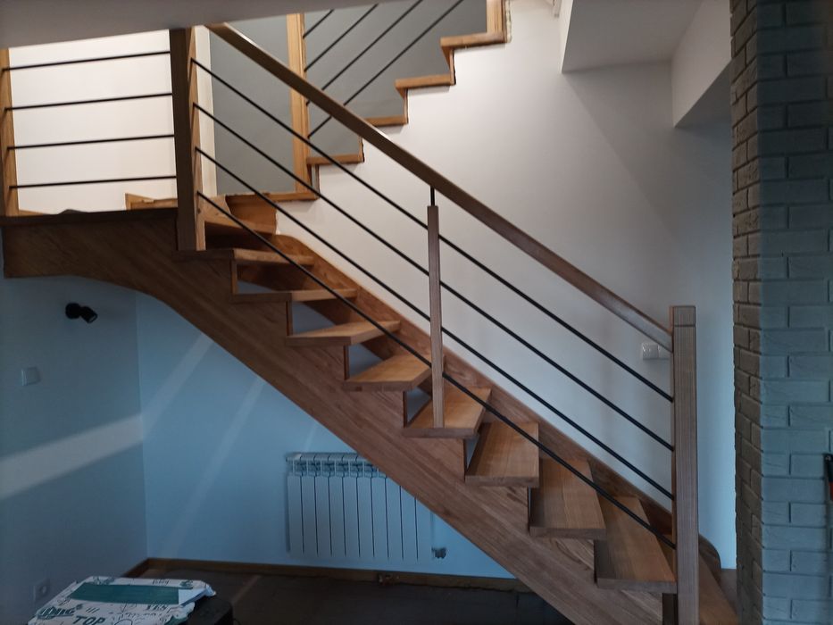 Stopnie dębowe z litego drewna