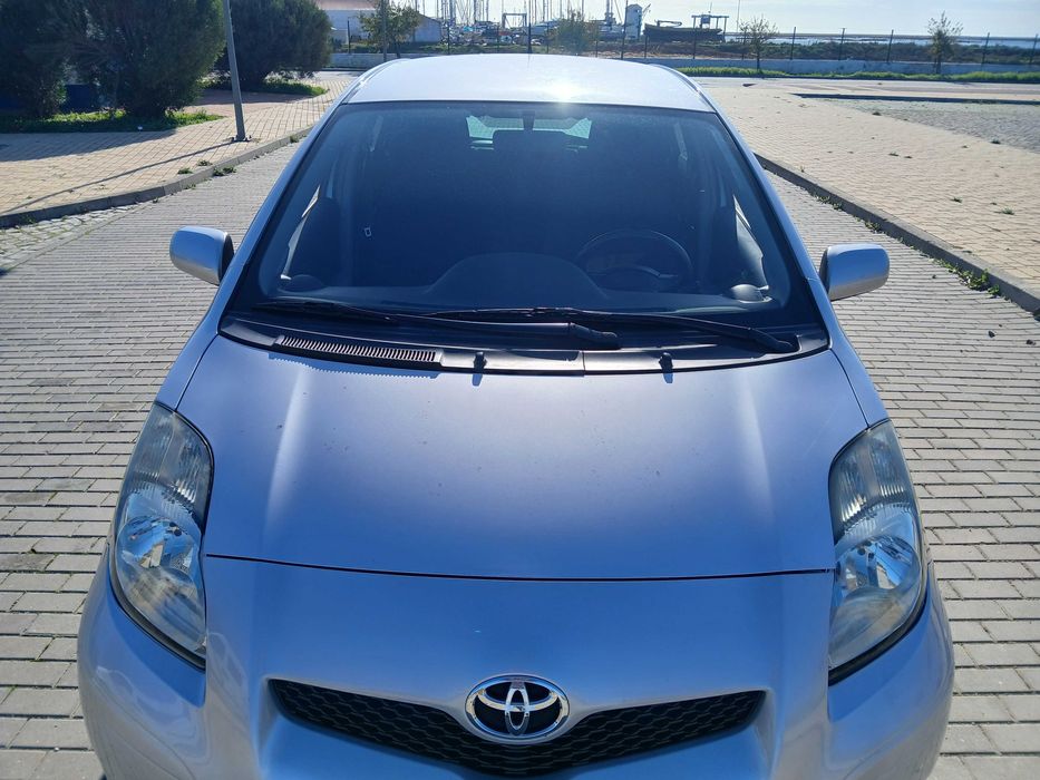 Toyota Yaris 1.3 VVTi  - Robusto fiabilidade e económico (Negociável)