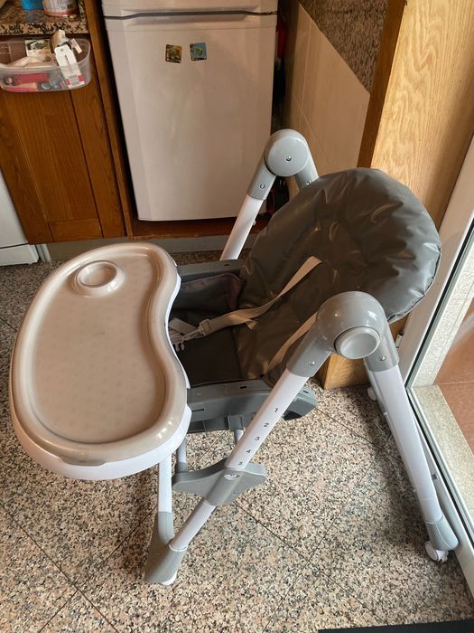 Vendo Cadeira de Refeição BEBÉ
CONFORT Looky Warm Grey