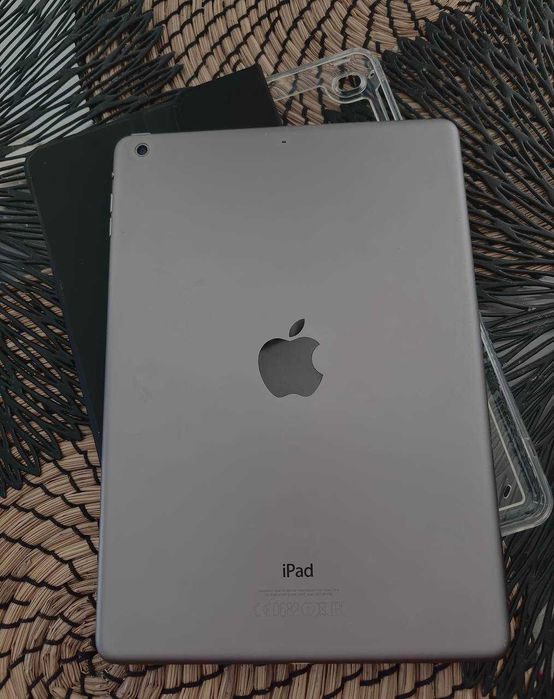 iPad Air gen 1 // 16GB // BEZ BLOKAD + ETUI