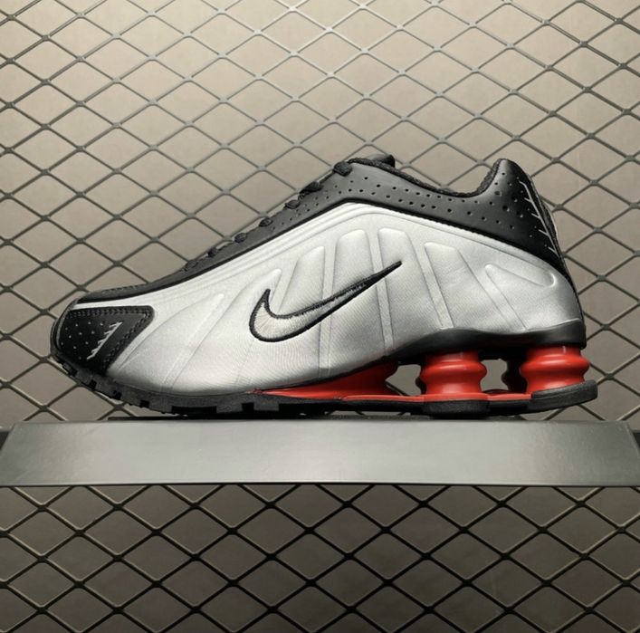 Nike Shox R4.